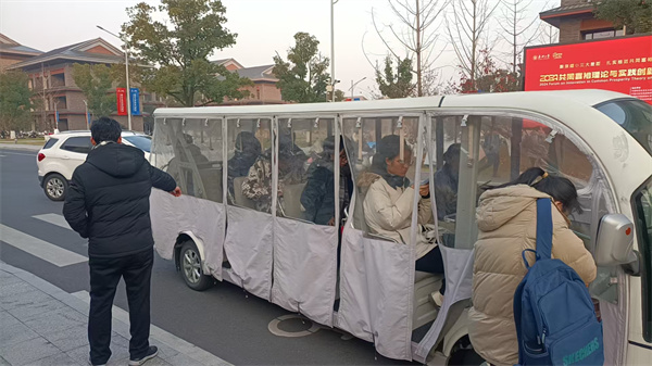 擺渡車.jpg