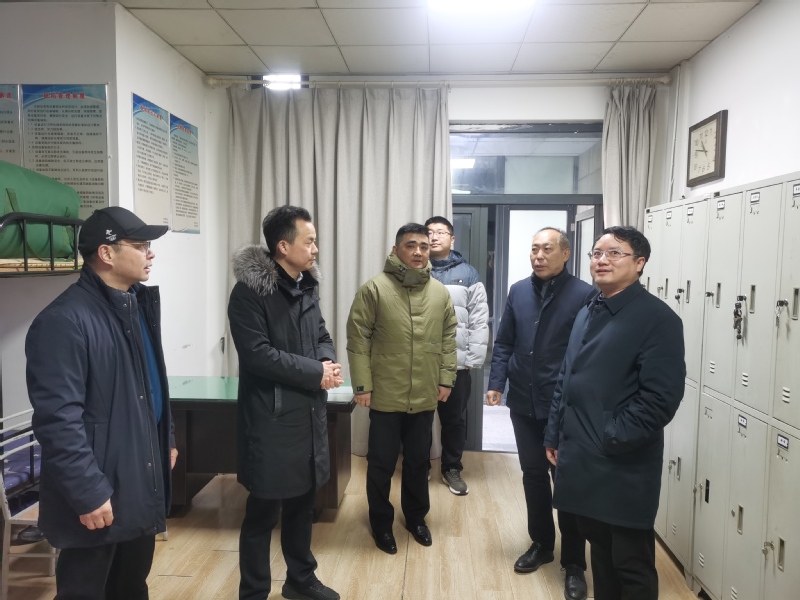 江蘇科技大學(xué)周宏根副校長檢查新學(xué)期學(xué)校后勤保障工作.jpg